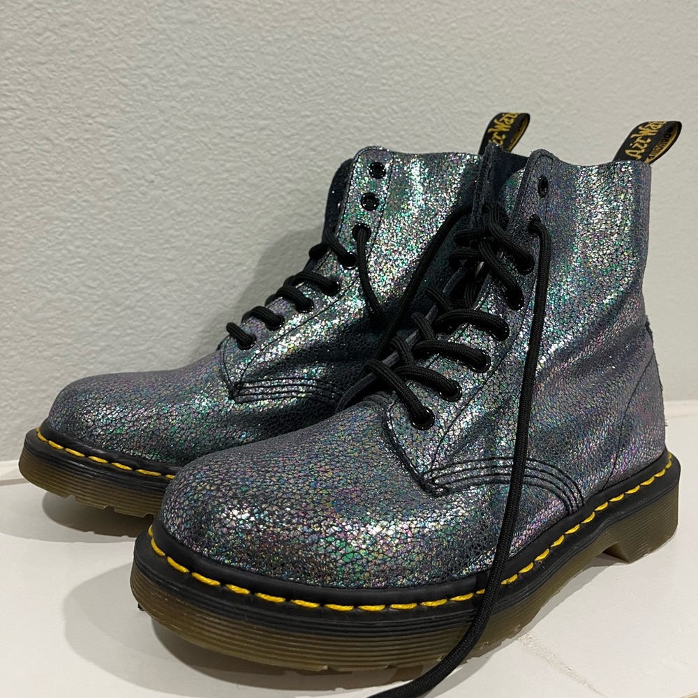 Dr Martens Pascal Iridescent Crackle Mermaid size 7 Rare Like new. - Picture 2 of 4